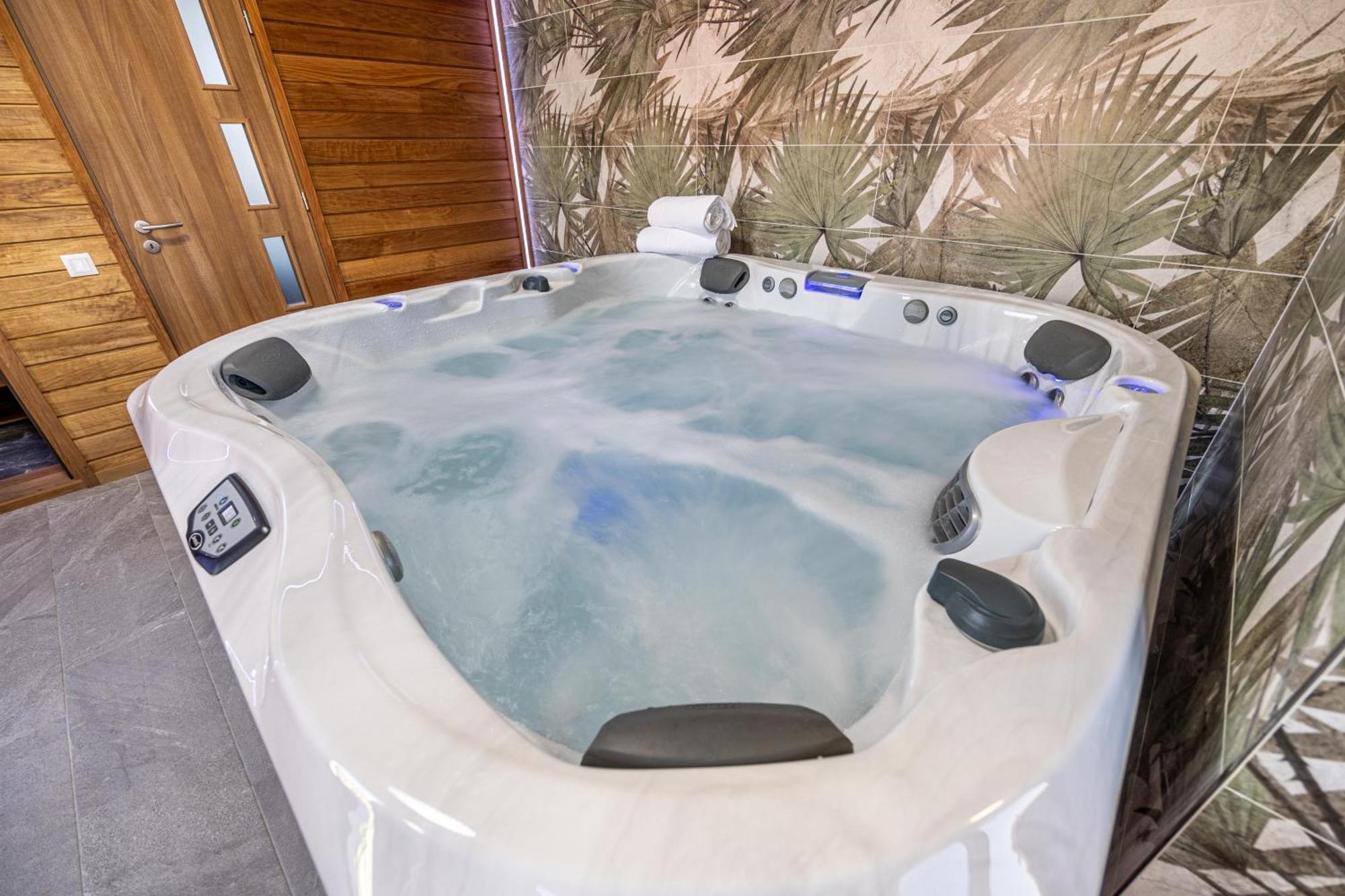 Voeroes Alom Panzio Bed & Breakfast Tiszakecske Exterior photo